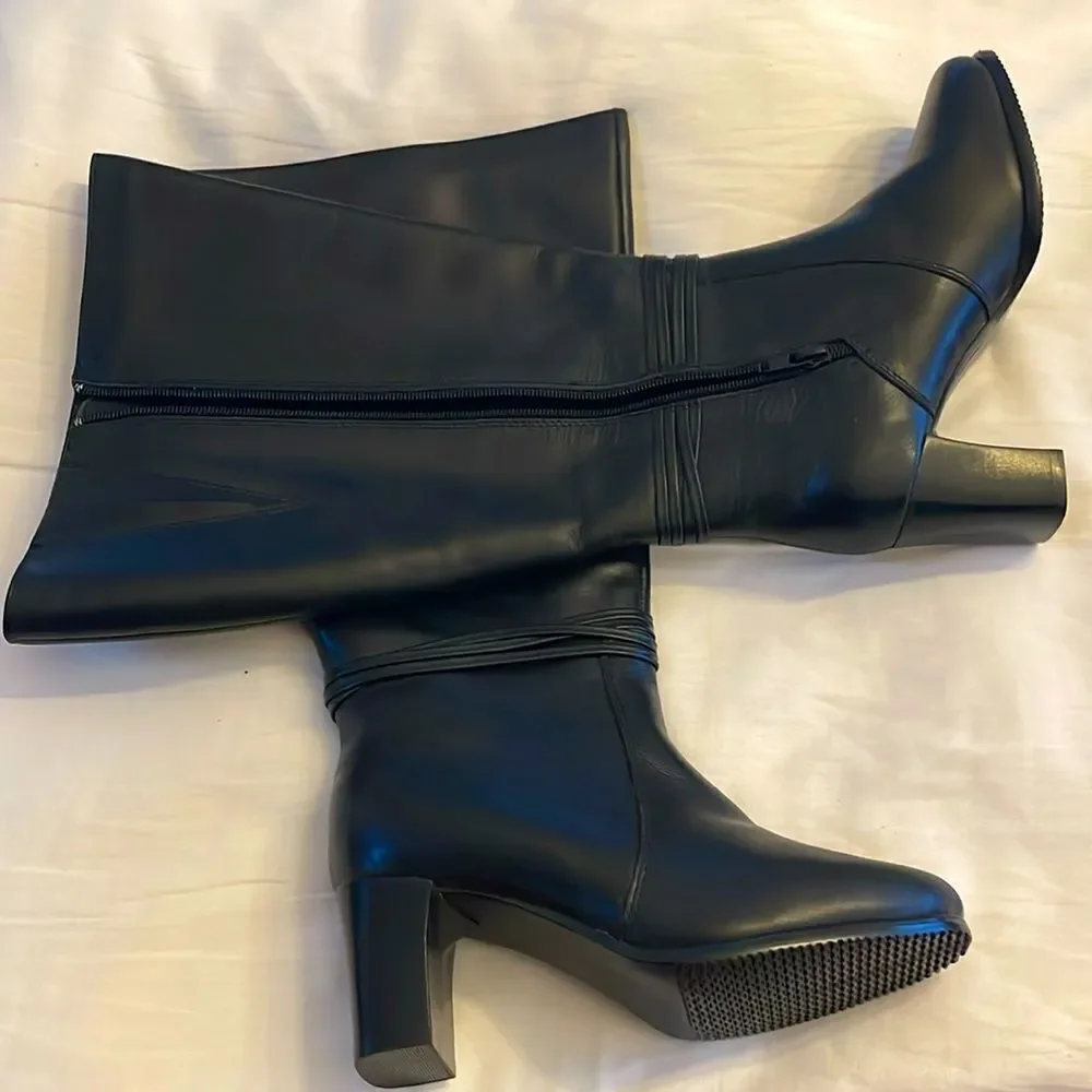 DAVID TATE LEATHER BOOTS.   NEW
